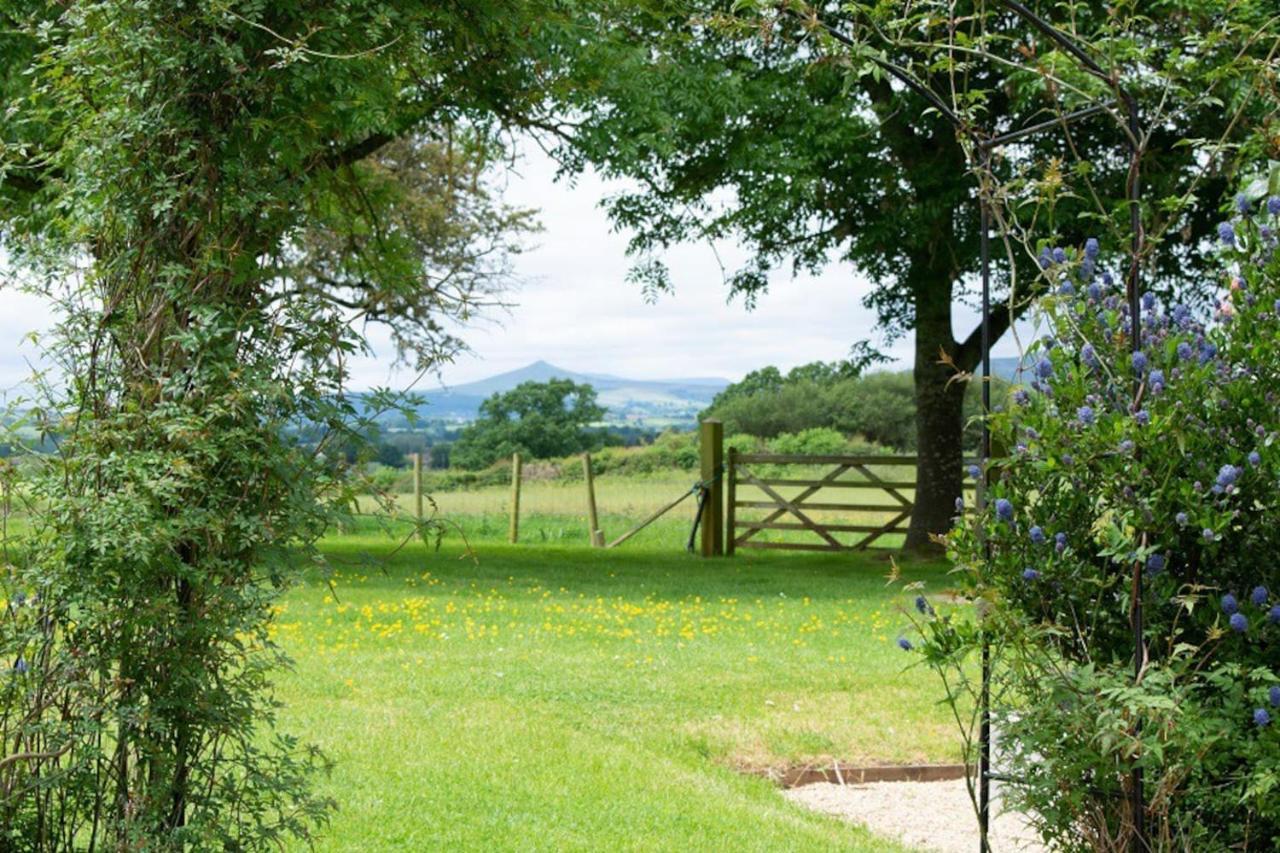 Apartamento The Tractor Shed Usk Exterior foto